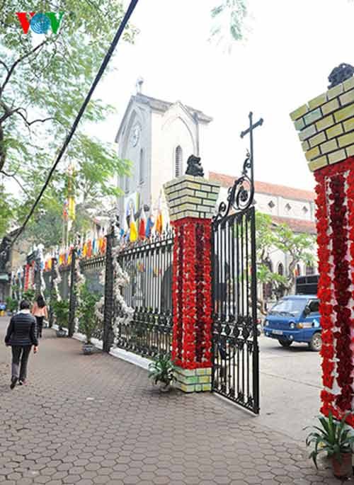 Hanoi churches celebrate Christmas - ảnh 2